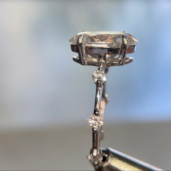 The Mila Ring - 4.5ct Oval Moissanite Ring - Picture 8 of 16